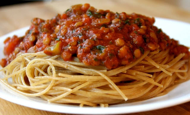 Spaghetti with lentil Bolognese 