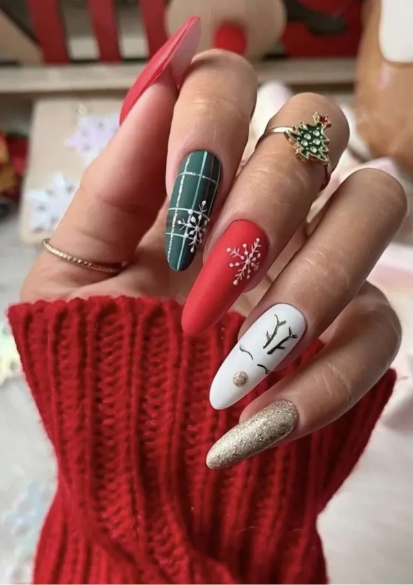 Embrace the Festive Spirit with Christmas Nail Designs 2024